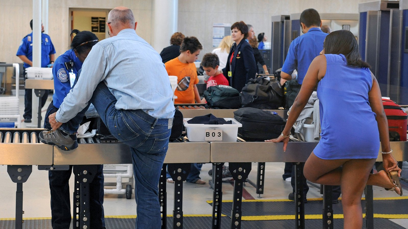 quitarse los zapatos en aeropuertos