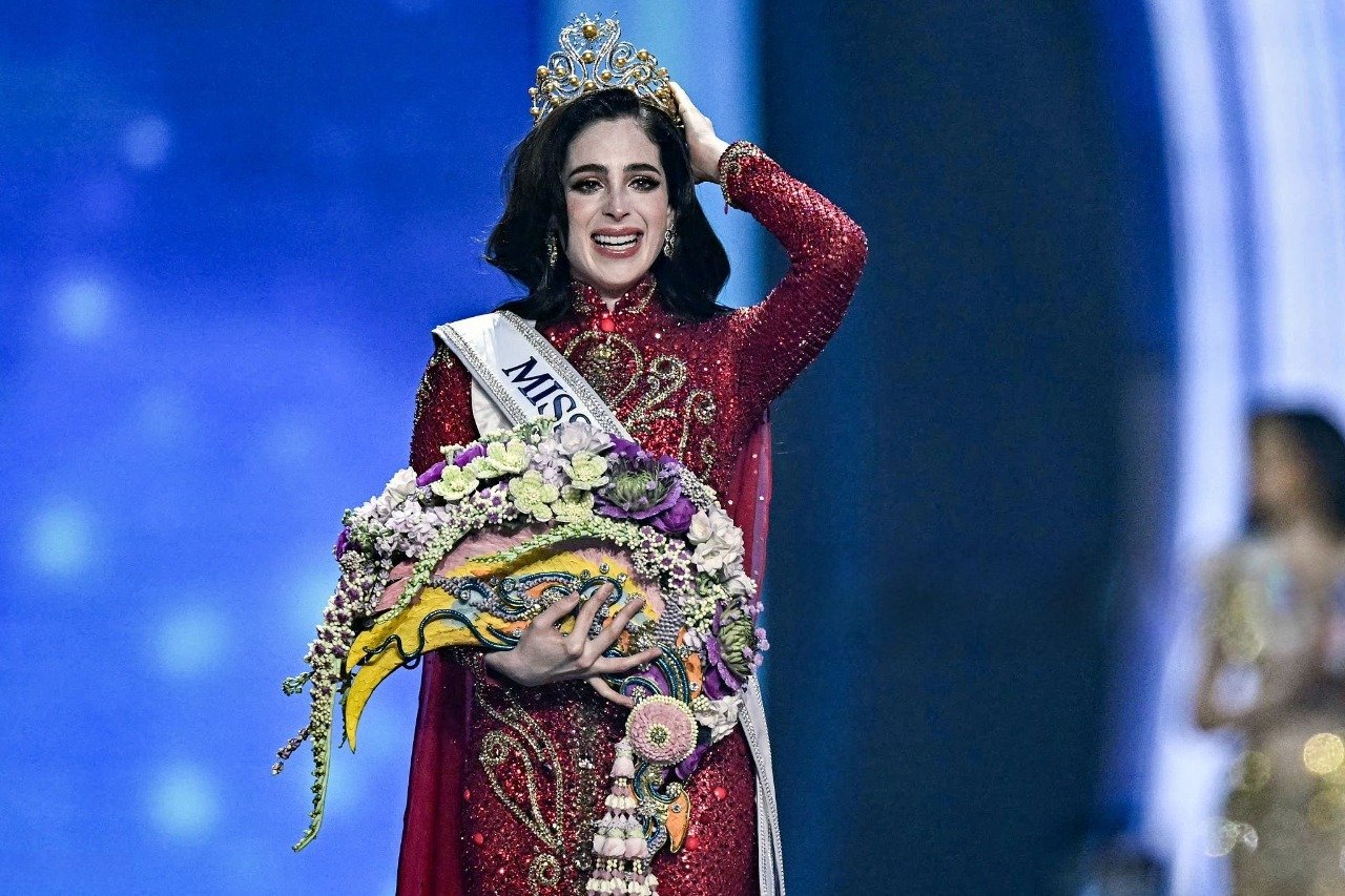 Fátima Bosch gana