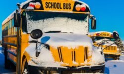 cierre y retrasos en escuelas