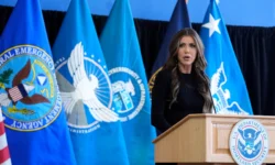 destituye a Kristi Noem