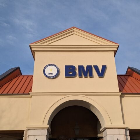 Sucursal del Bureau of Motor Vehicles (BMV) de Indiana, que tendrá horarios especiales de atención el 2 y 3 de noviembre de 2026.