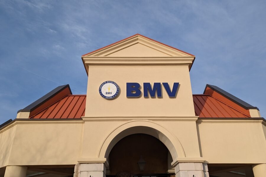 Sucursal del Bureau of Motor Vehicles (BMV) de Indiana, que tendrá horarios especiales de atención el 2 y 3 de noviembre de 2026.