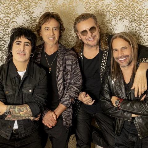 Maná durante su presentación en Red Rocks Amphitheatre, Colorado, grabada para su estreno gratuito en YouTube en noviembre de 2026.